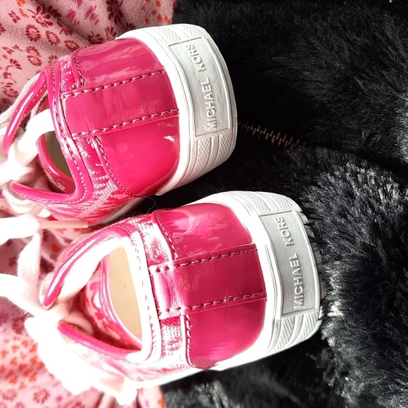 Girls AUTHENTIC GENUINE MICHAEL KORS PINK WHITE SNEAKERS RUNNERS Signature serie - Picture 3 of 6
